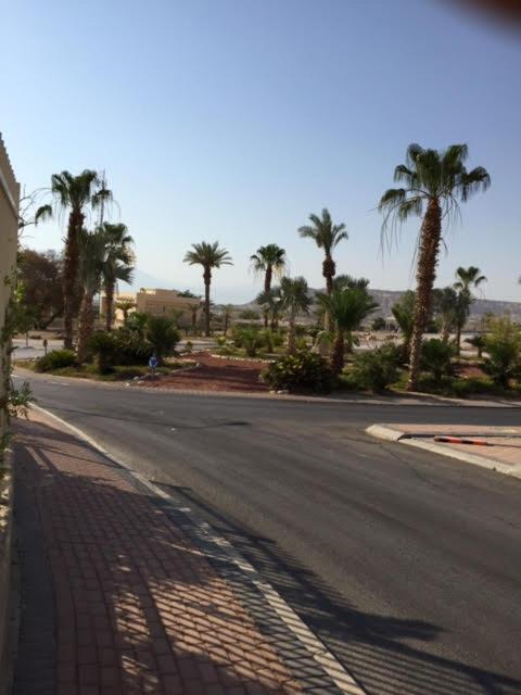 הבית של דרורי Neve Zohar Exterior photo